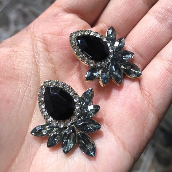 GlitzBlitz Boutique Jewelry - Any 2/$20! Black/Grey/Gold Statement Earrings